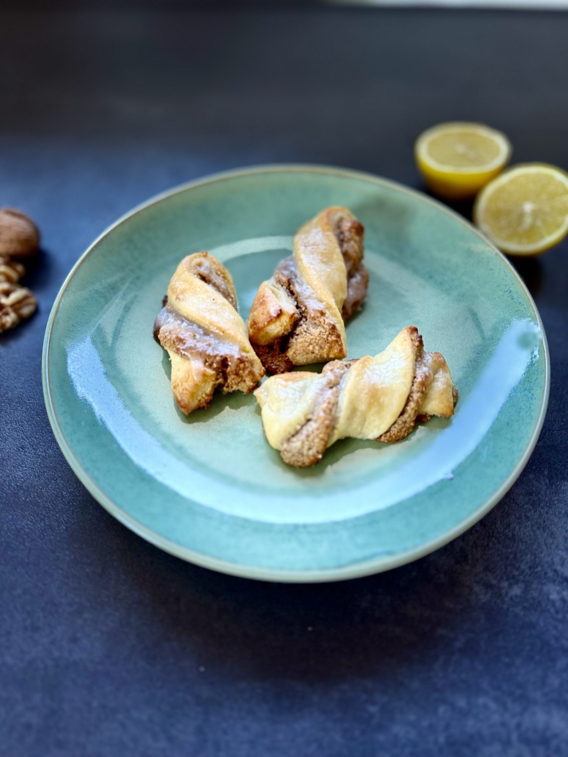 Nuss-Streifen mit Quarkblätterteig