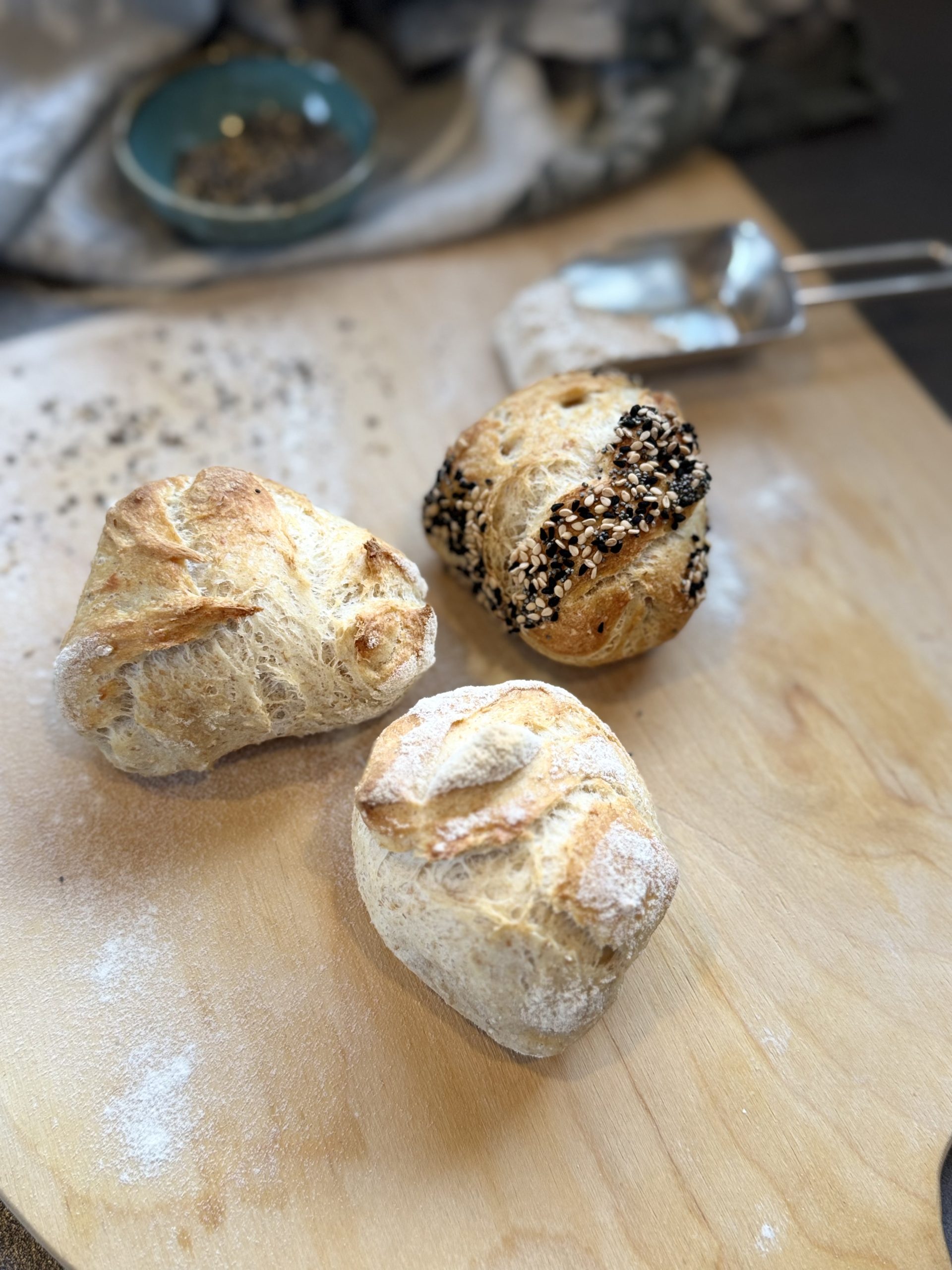 3 frisch gebackene Brötchen