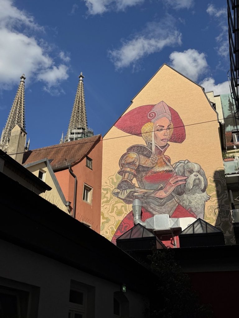 Münchener Hof in Regensburg Fassaden Kunst