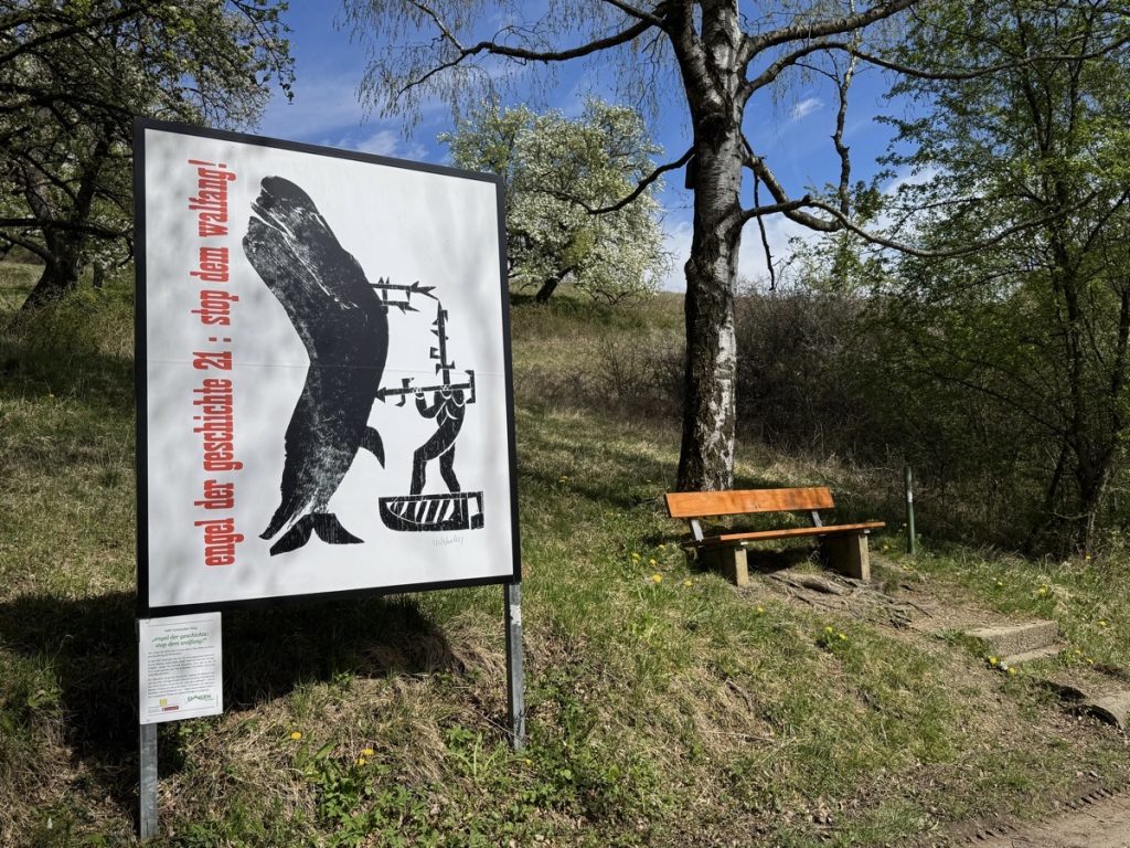 "Stop dem Walfang" von HAP Grieshaber, Kunstweg in Eningen unter Achalm