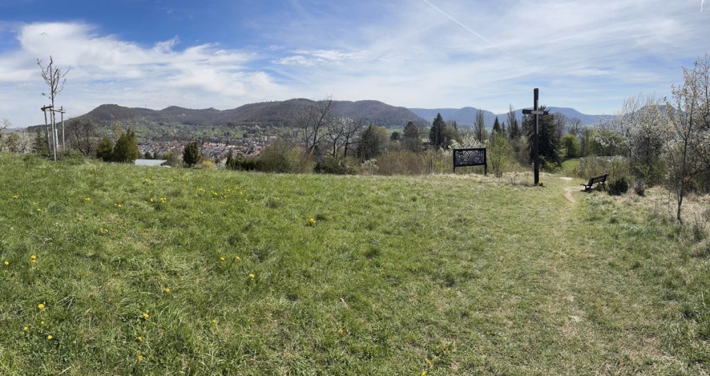 Panorama vom Kreuzbuckel in Eningen unter Achalm, Kunstweg HAP Grieshaber