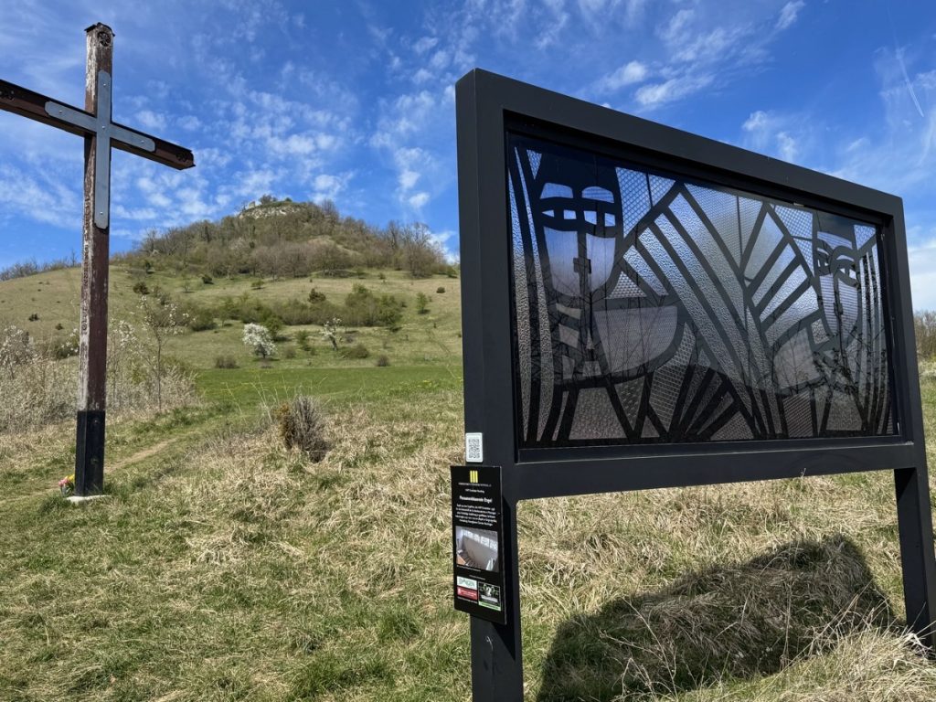 KIrchenfenster von HAP Grieshaber, Kreuzbuckel, Kunstweg in Eningen unter Achalm