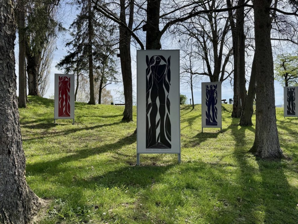 "Epheben" an Schillerhöhe auf HAP Grieshaber Kunstweg in Eningen unter Achalm
