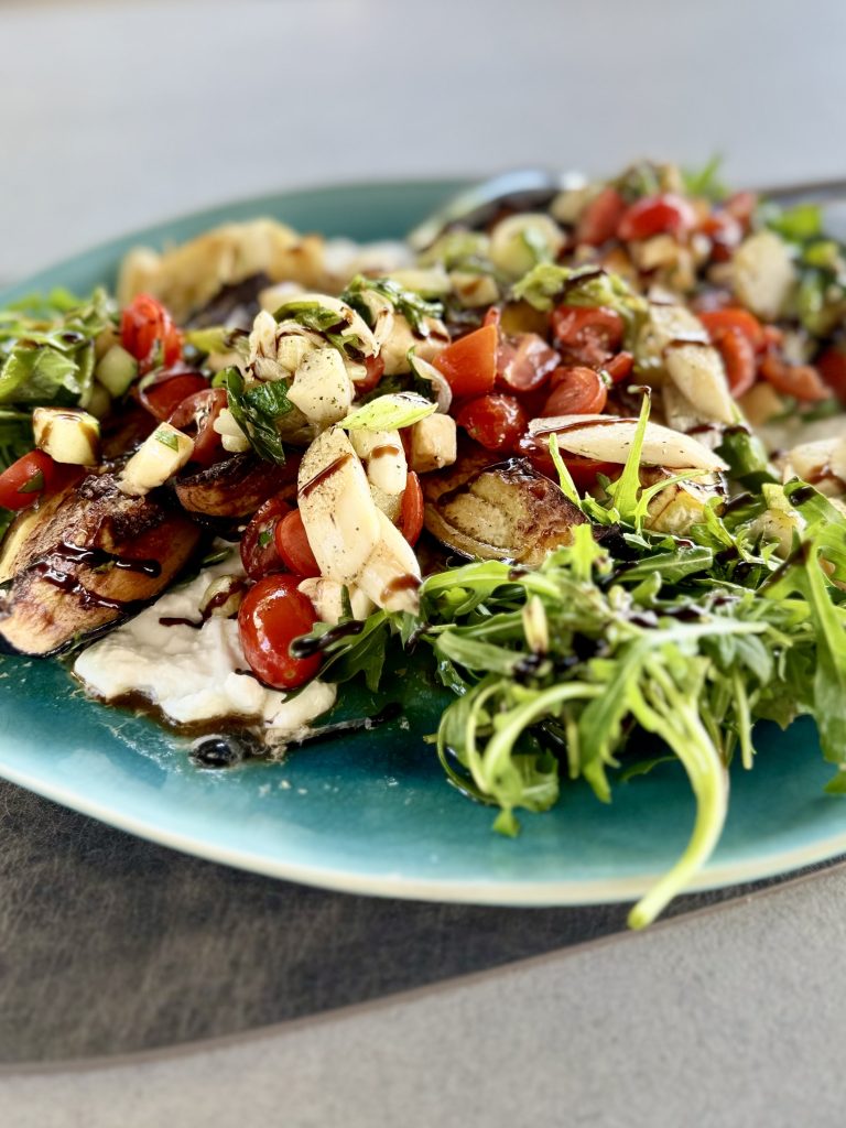 Gebackene Auberginen mit Burrata und Tomaten